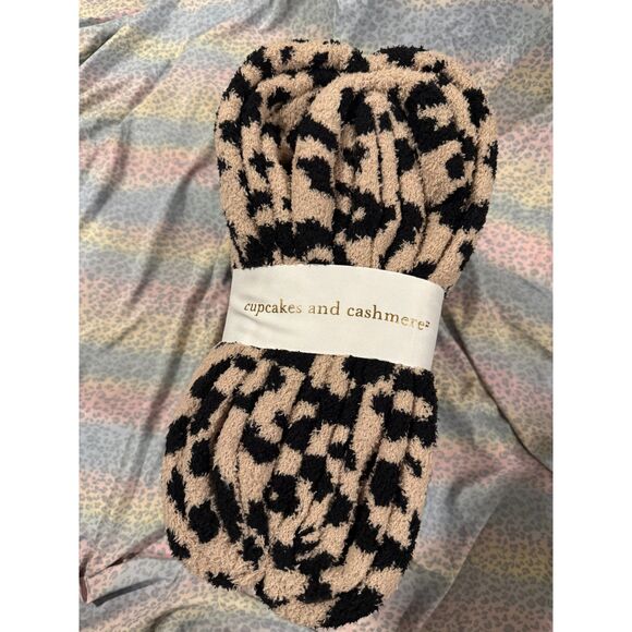 Cupcakes and Cashmere Feather Knit Blanket Leopard Full Queen BNWT - Picture 3 of 4